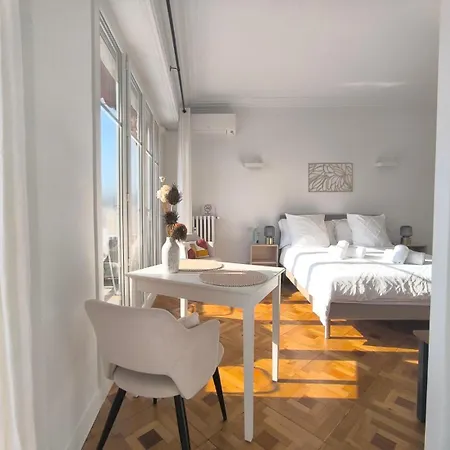 Renovated With Balcony & Side Sea View 25 Bis Promenade Des * Nizza